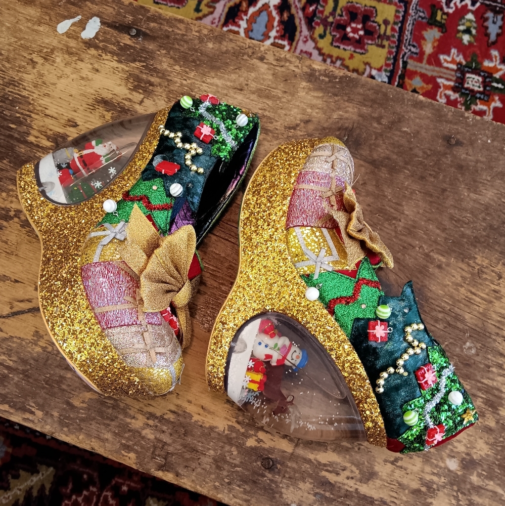 Irregular Choice "Santa's Globe" - Size 41